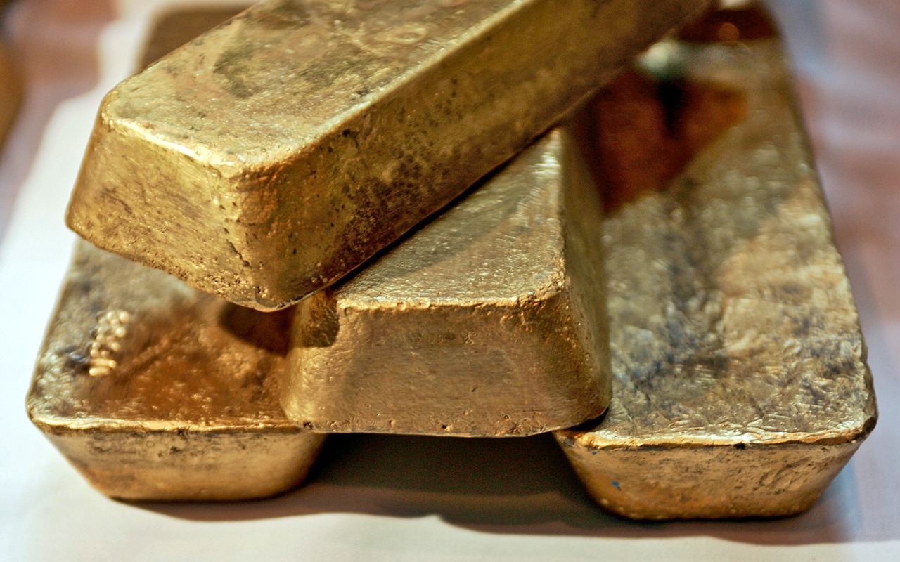 Descoperirea mileniului | Monede și lingouri de aur, descoperite într-un câmp cultivat, aparținând unei singure țări.